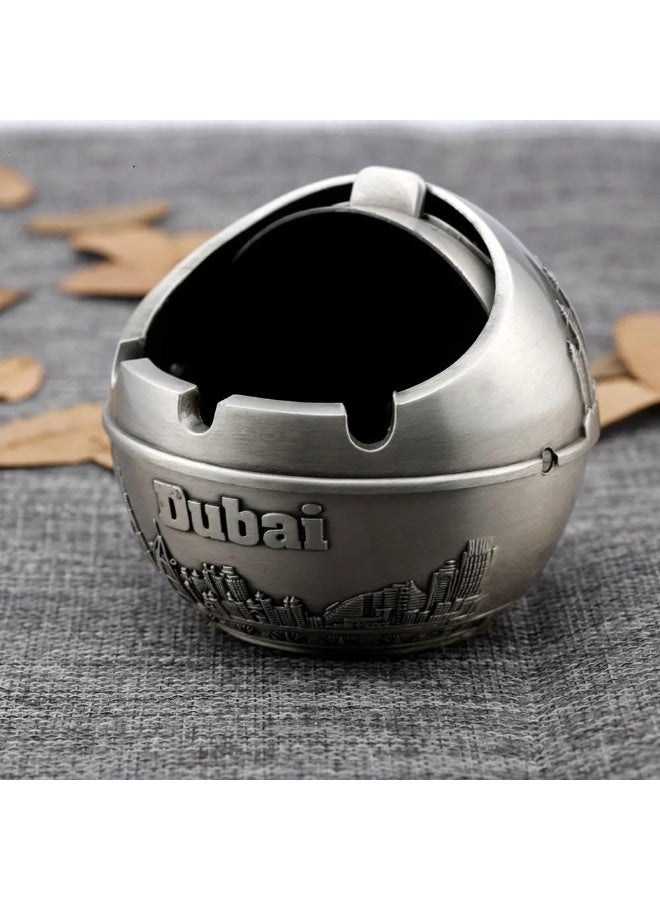 منفضة سجائر كلاسيكية مزخرفة, حامل سجائر بتصميم دبي والقلعة مع غطاء دوار | تحفة فنية من السبائك عالية الجودة لديكور المنزل والمكاتب والفنادق (فضي) - Image 2